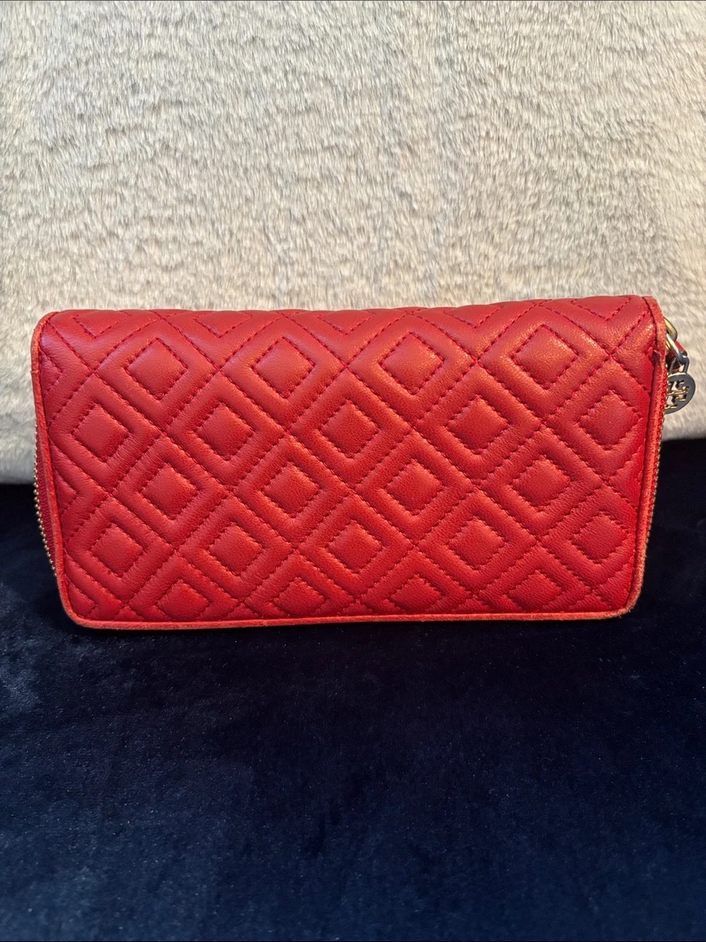 Tory Burch Quilted Red Zip-Around Leather Wallet with Logo - Picture 3 of 6